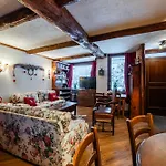 Апартаменты The Courmaison -